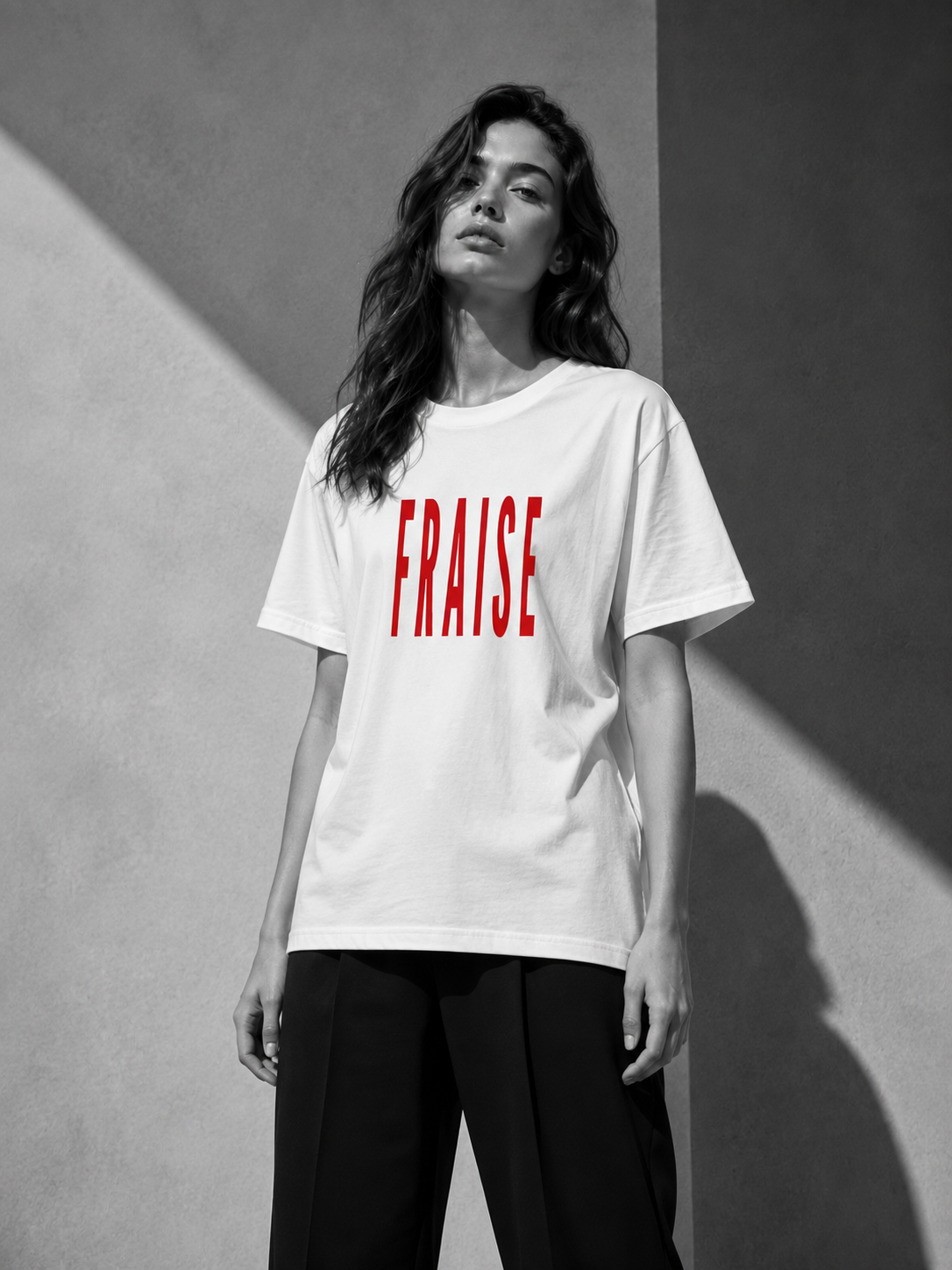 T-shirt blanc FRAISE PRIMEUR porté par une femme